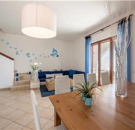 4 bedroom with pool and panoramic sea views near Serrento, sleeps 10